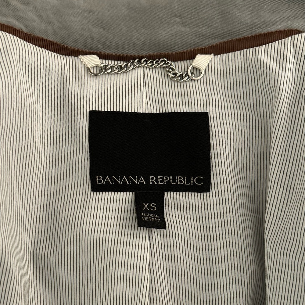 Banana Republic Lightweight Trench in sage green, XS, great condition. - Picture 12 of 16